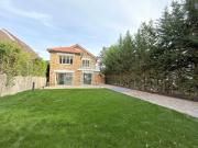 Maison familiale 5 chambres – jardin – 3 box – Rueil...