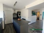 MAISON FAMILIALE ATYPIQUE AVEC BELLE TERRASSE ET GARAGE/ SAI