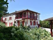 Maison familiale atypique, pleine de charme et...
