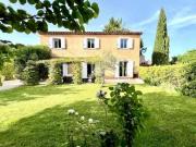 Maison familiale au centre du village de Mouriès à pied