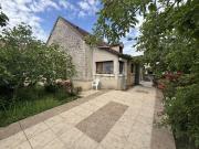 Maison familiale au milieu de son jardin