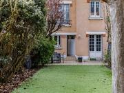 Maison familiale avec garage et jardin