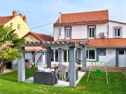 Maison familiale avec jardin et cuisine extérieure 160m²...