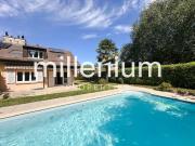 Maison familiale avec jardin, piscine et studio...