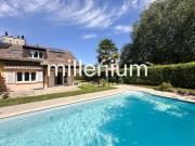 Maison familiale avec jardin, piscine et studio...