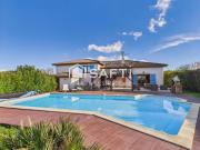 Maison familiale avec piscine et grand jardin,...