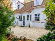 ? Maison familiale avec piscine et jardin paysager –...