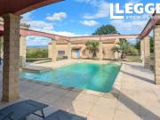 Maison familiale avec piscine, garages et ateliers pour...