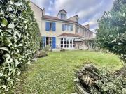 Maison familiale de 1986 avec jardin Idéalement située...