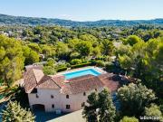 MAISON FAMILIALE DE 295 m² AVEC PISCINE + 170 m2 DE SOUS SOL