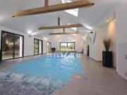 Maison familiale en bord de plage avec piscine intérieure