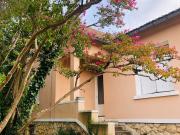 ? Maison familiale + grand rez de jardin + combles...