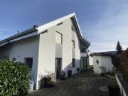 Maison familiale mitoyenne agrémentée d’une très belle...