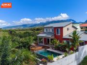 Maison familiale moderne avec piscine à l'Entre Deux