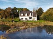 Maison familiale pieds dans l'eau entre saline et océan