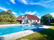 MAISON FAMILIALE RÉNOVÉE AVEC PISCINE ET PRESTATIONS DE QUAL