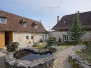 Maison forte du XVème, 2 gîtes et piscine 350m² Coulaures