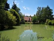 Maison habitable de suite avec carport, cave, parc, étang
