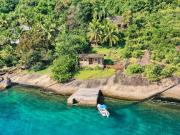 Maison idyllique au bord de l'eau avec jetée à Paraty