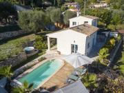 Maison individuelle avec piscine, jacuzzi et à coté...