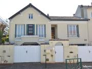 Maison individuelle plein soleil dans le village de Buzenval