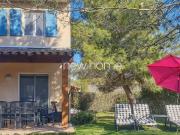 Maison jumelée avec jardin dans domaine avec piscine