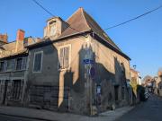 Maison La Charité à rénover avec jardin et garage