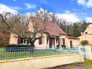 Maison lumineuse avec atelier et espace extérieur convivial