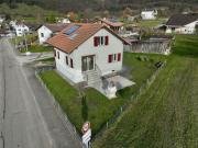 Maison lumineuse et entourée de verdure à Montsevelier