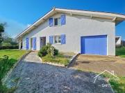 Maison lumineuse, grand terrain, quartier calme