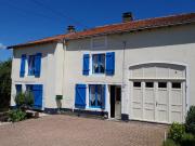 Maison mitoyenne avec grange et grand jardin en Haute Marne