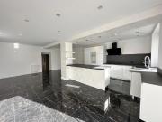 Maison mitoyenne rénovée, pleine de charme et proche de...