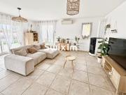 Maison moderne avec piscine et joli terrain plat ! 118m²...