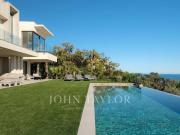 Maison moderne avec vue sur le mer