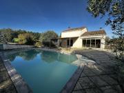 Maison moderne des années 2000, située dans un hameau...