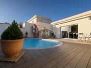 Maison Moderne et lumineuse de 176m2 environ avec piscine