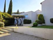 Maison moderne face au Rhône et Avignon