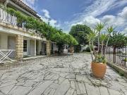 Maison Morieres Les Avignon 10 pièce s 271 m2 avec piscine