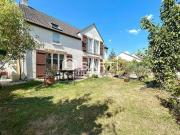 Maison non mitoyenne: 5 chambres et double garage