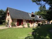 Nichée au calme d’une impasse, cette charmante maison...