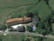 Maison pierres écuries, dépendances et grand terrain à...