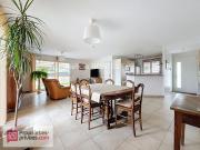 Maison plain pied 5 pièces 114 m2, deux garages et jardin