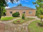 Maison plain pied de 165 m2 sur 1100 m2 de terrain clos...