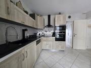 Maison plain pied en hameau à Issé