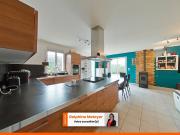 Maison plain pied, familiale, moderne avec piscine au...