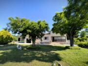 Villa Plain pied sur 2600m2 avec piscine couverte 120m²...