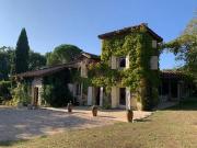 Maison Privée En Pierre, Cachée Dans Son Propre Bois,...
