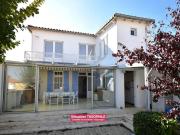 Maison proche commerces et océan