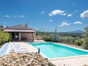 MAISON PROVENÇALE À TAVERNES: CALME, VUE ET OLIVIERS