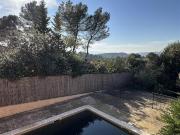 Maison provençale avec vue panoramique et village de...